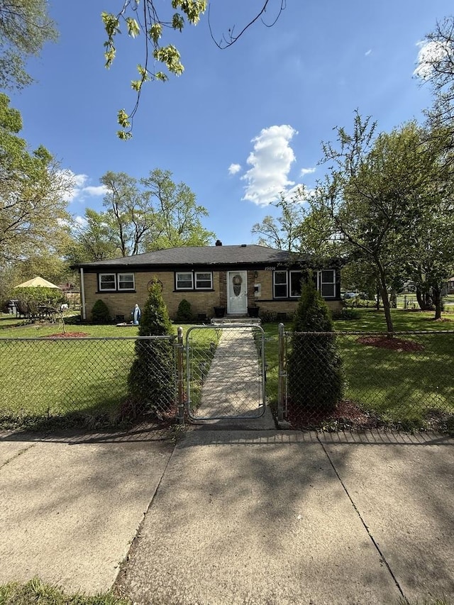 ranch-style home featuring a gate, a front lawn, and a fenced front yard
