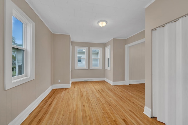 622 E Joliet St, Ottawa, IL 61350 - unfurnished room with light wood-style flooring, ornamental molding, and baseboards