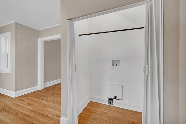 622 E Joliet St, Ottawa, IL 61350 - laundry room featuring hardwood / wood-style floors, hookup for a washing machine, crown molding, and baseboards
