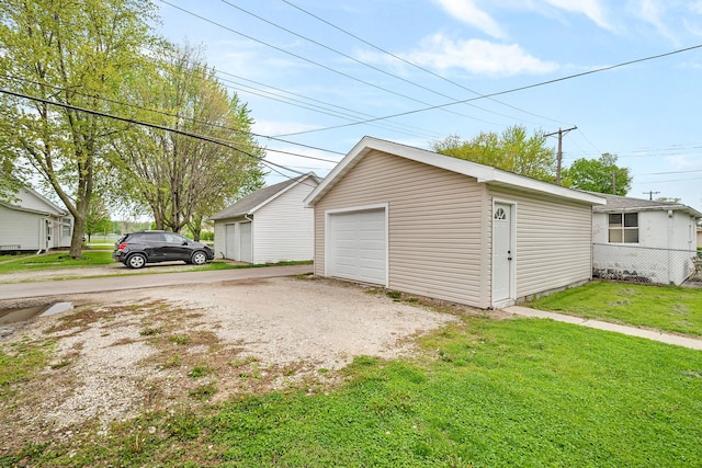 622 E Joliet St, Ottawa, IL 61350 - detached garage featuring driveway