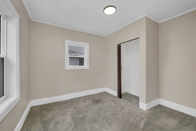 622 E Joliet St, Ottawa, IL 61350 - unfurnished room featuring carpet, crown molding, and baseboards