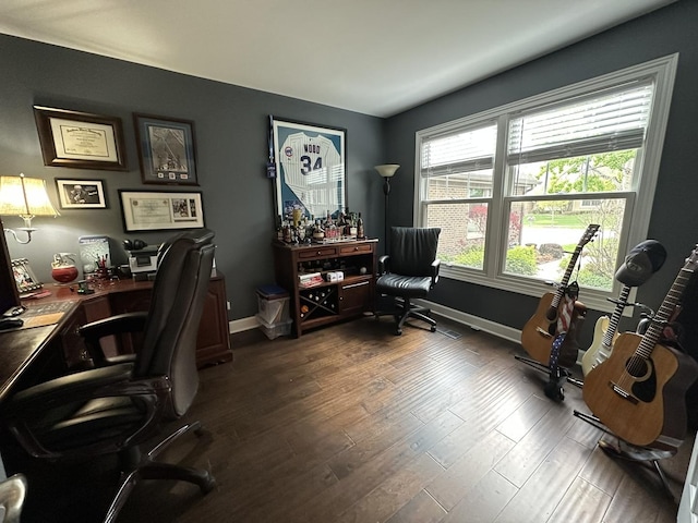 14609 Morningside Rd, Orland Park, IL 60462 - office space featuring baseboards and dark wood-style floors