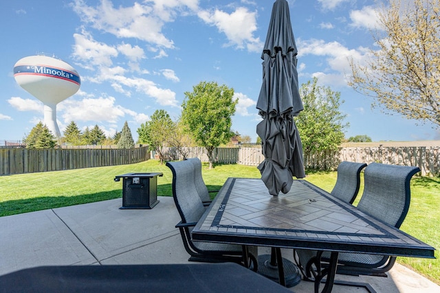 view of patio with outdoor dining space