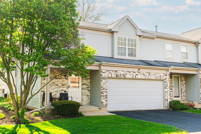 931 Old Oak Cir, Algonquin, IL 60102 - townhome / multi-family property with asphalt driveway, an attached garage, and a front yard