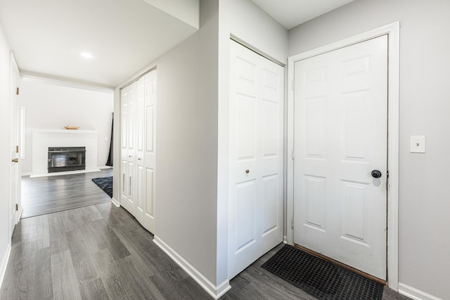 931 Old Oak Cir, Algonquin, IL 60102 - corridor with wood finished floors and baseboards