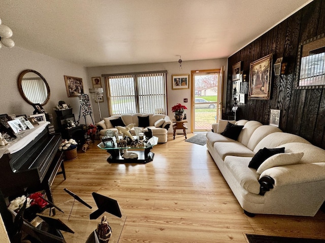 5712 Crestwood Rd, Matteson, IL 60443 - living area featuring light wood-type flooring