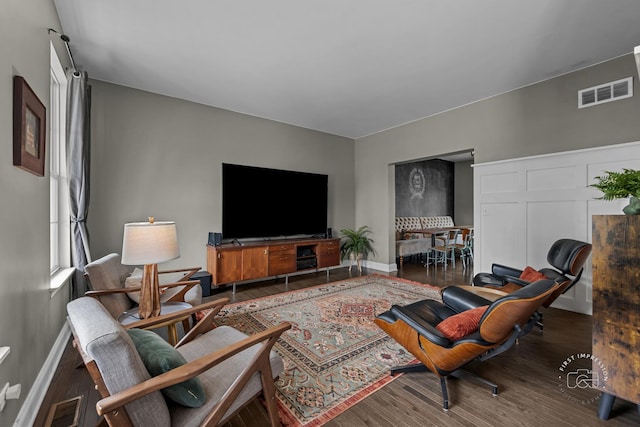 2027 Heatherstone Ct, Plainfield, IL 60586 - living room with wood finished floors and baseboards