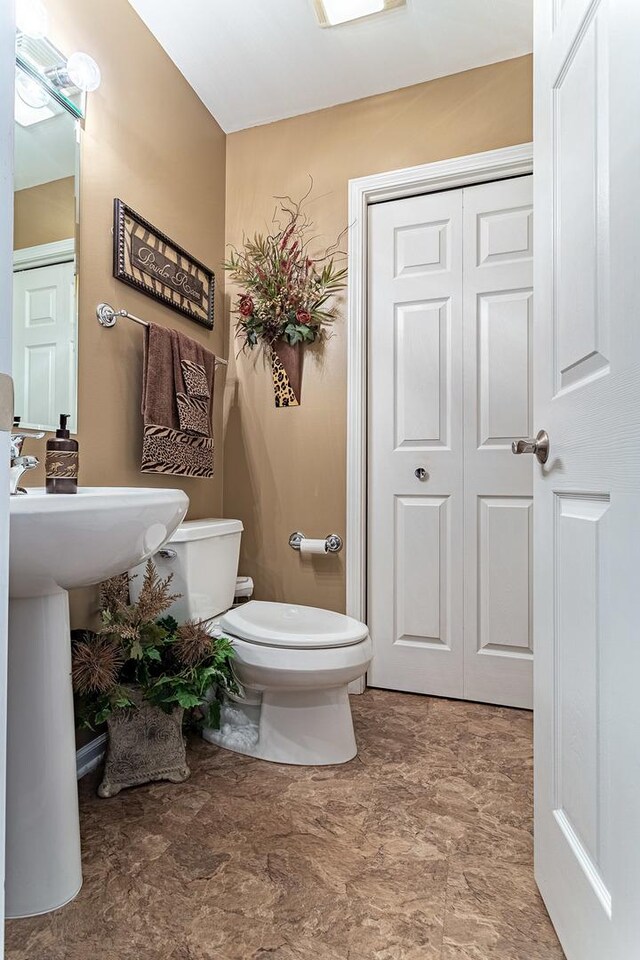 50 N Bokelman Ave Unit 233, Roselle, IL 60172 - half bath with toilet and a closet