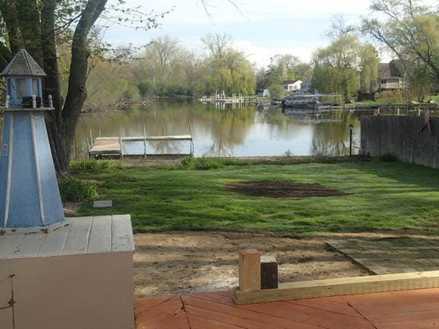view of yard featuring a water view