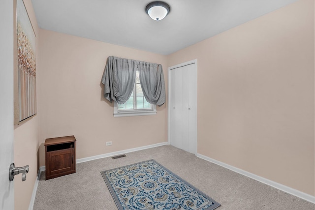 carpeted empty room with baseboards and visible vents