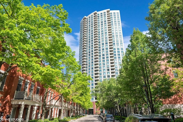 view of apartment building / complex
