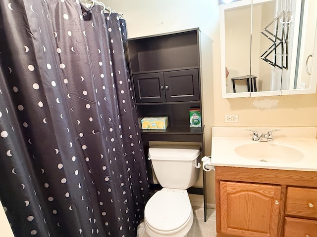 full bathroom featuring toilet, vanity, and curtained shower