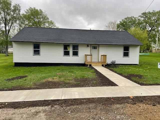 211 N Center St, Buda, IL 61314 - view of front facade with a front yard