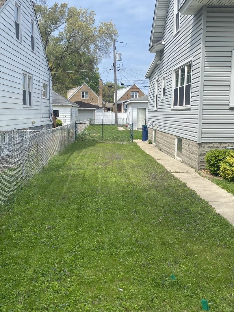 10228 S Sawyer Ave, Evergreen Park, IL 60805 - view of yard