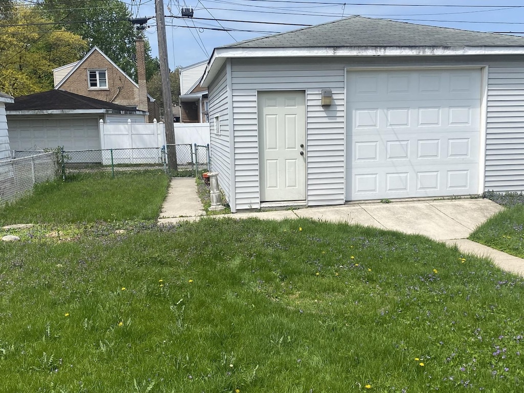 10228 S Sawyer Ave, Evergreen Park, IL 60805 - view of detached garage