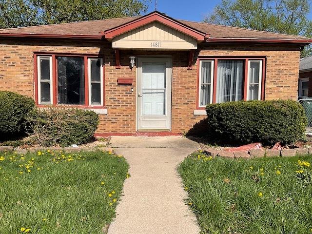 view of front of house with brick siding