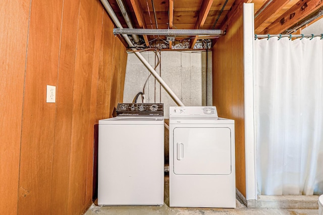 200 W Eisenhower St, Waterman, IL 60556 - laundry area featuring washer and clothes dryer and laundry area