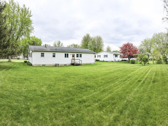 200 W Eisenhower St, Waterman, IL 60556 - rear view of house with a yard