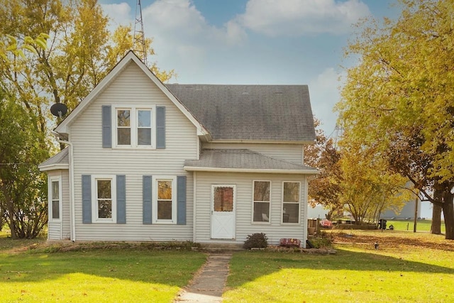 642 Angling Rd, Paw Paw, IL 61353 - traditional-style house featuring roof with shingles and a front yard