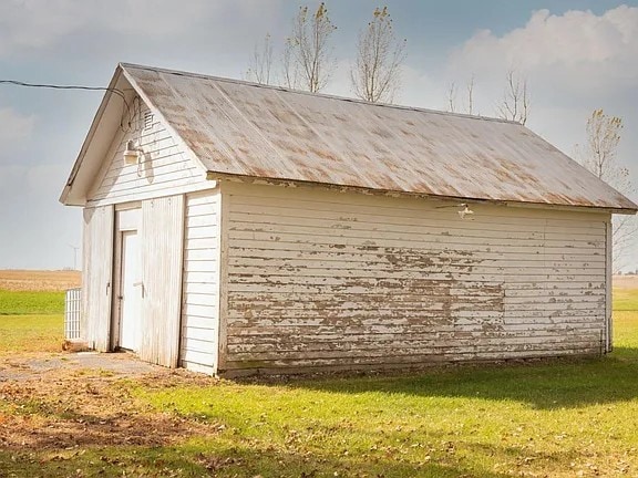 642 Angling Rd, Paw Paw, IL 61353 - view of outbuilding