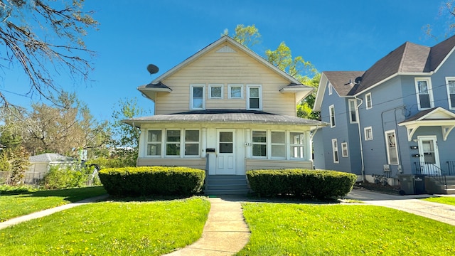 view of front of house with entry steps and a front yard