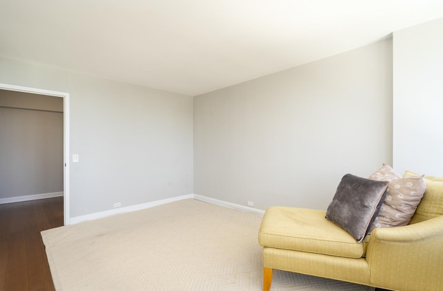 1560 N Sandburg Ter Unit 2506J, Chicago, IL 60610 - sitting room with baseboards