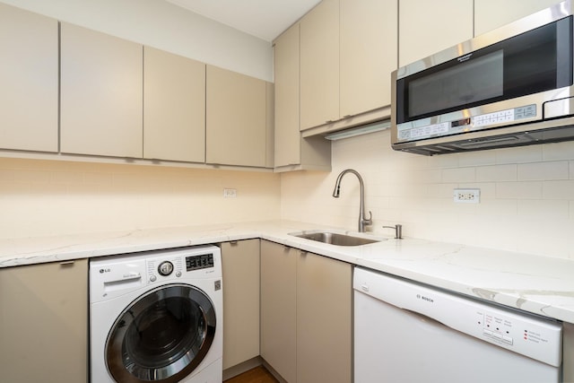 1560 N Sandburg Ter Unit 2506J, Chicago, IL 60610 - laundry room featuring washer / dryer