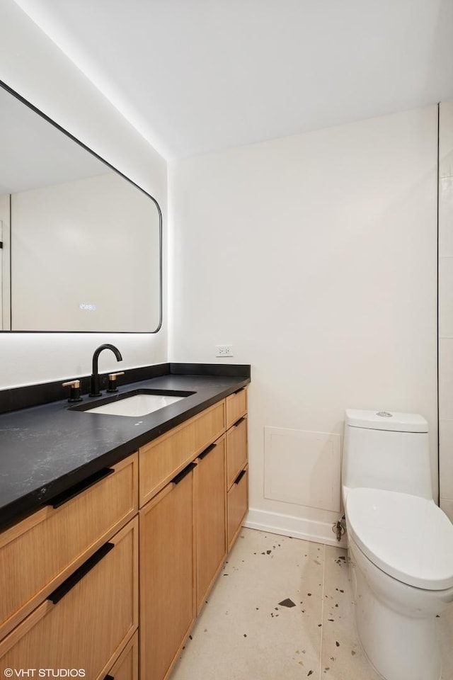 1560 N Sandburg Ter Unit 411J, Chicago, IL 60610 - bathroom with vanity, toilet, and baseboards