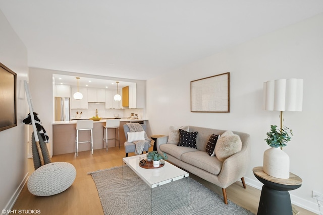 1560 N Sandburg Ter Unit 411J, Chicago, IL 60610 - living room featuring light wood-style floors, baseboards, and recessed lighting