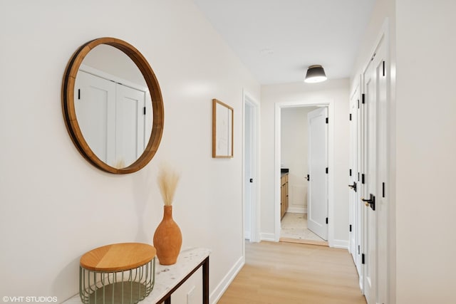 1560 N Sandburg Ter Unit 411J, Chicago, IL 60610 - hallway featuring light wood-type flooring and baseboards