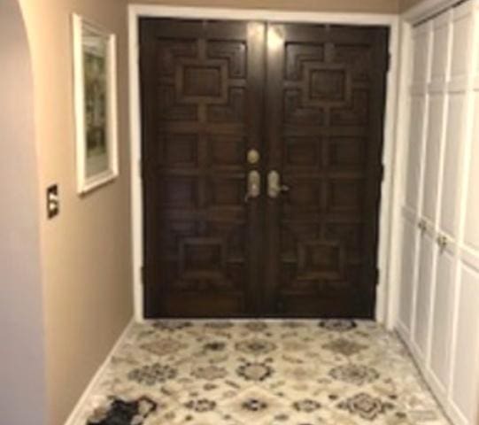 23105 N High Ridge Rd, Barrington, IL 60010 - entryway featuring arched walkways
