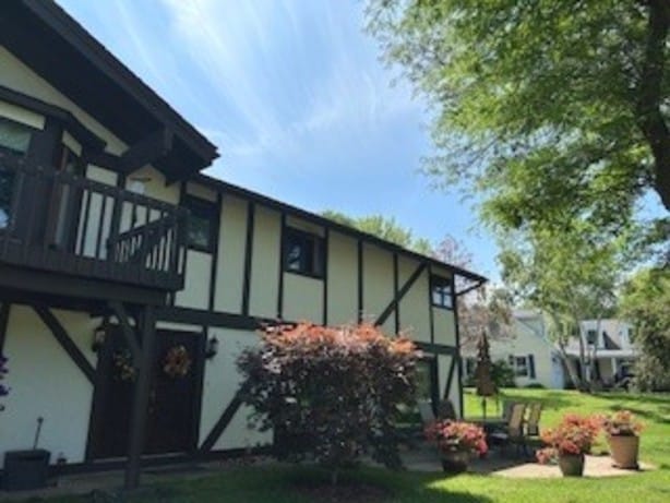 23105 N High Ridge Rd, Barrington, IL 60010 - view of side of property featuring a lawn and stucco siding