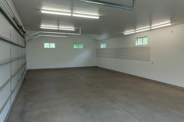 296 Regina Ln, Belvidere, IL 61008 - garage with baseboards