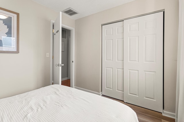 913 W Eads St, Urbana, IL 61801 - bedroom featuring a closet, wood finished floors, and baseboards