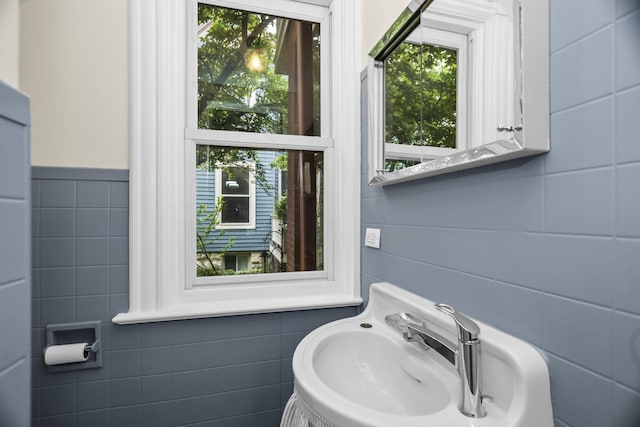 827 Madison St, Evanston, IL 60202 - bathroom featuring tile walls, a sink, and plenty of natural light