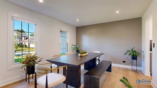 dining room featuring light wood-type flooring, recessed lighting, and baseboards