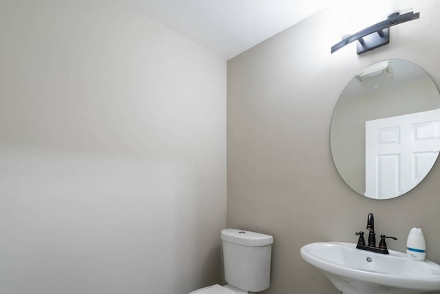 bathroom featuring a sink and toilet