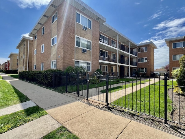view of apartment building / complex