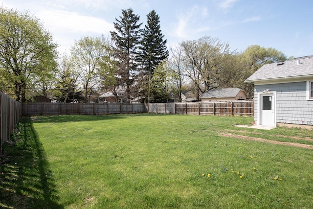 633 Watson St, Aurora, IL 60505 - view of yard