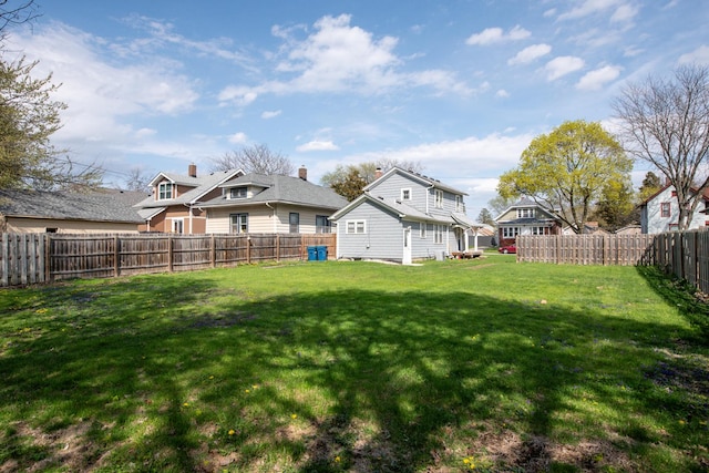 633 Watson St, Aurora, IL 60505 - view of yard