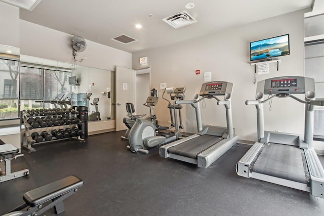 451 W Huron St Unit 1401, Chicago, IL 60654 - exercise room with recessed lighting