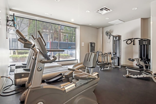 451 W Huron St Unit 1401, Chicago, IL 60654 - workout area featuring recessed lighting