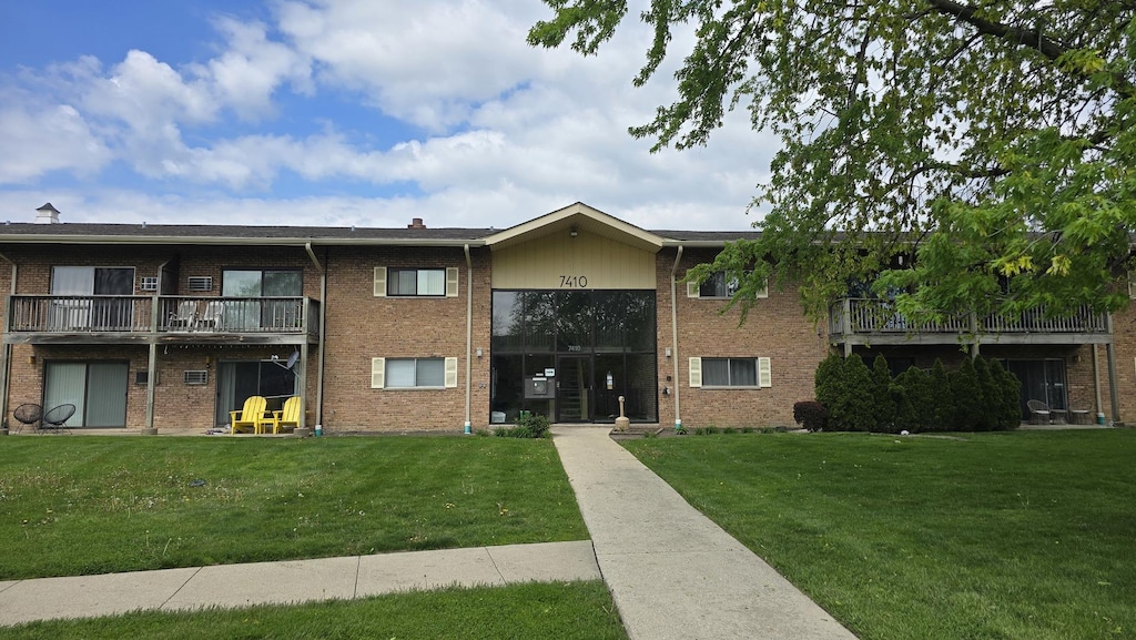 7410 Brookdale Dr Unit 214, Darien, IL 60561 - view of front of house featuring brick siding and a front yard