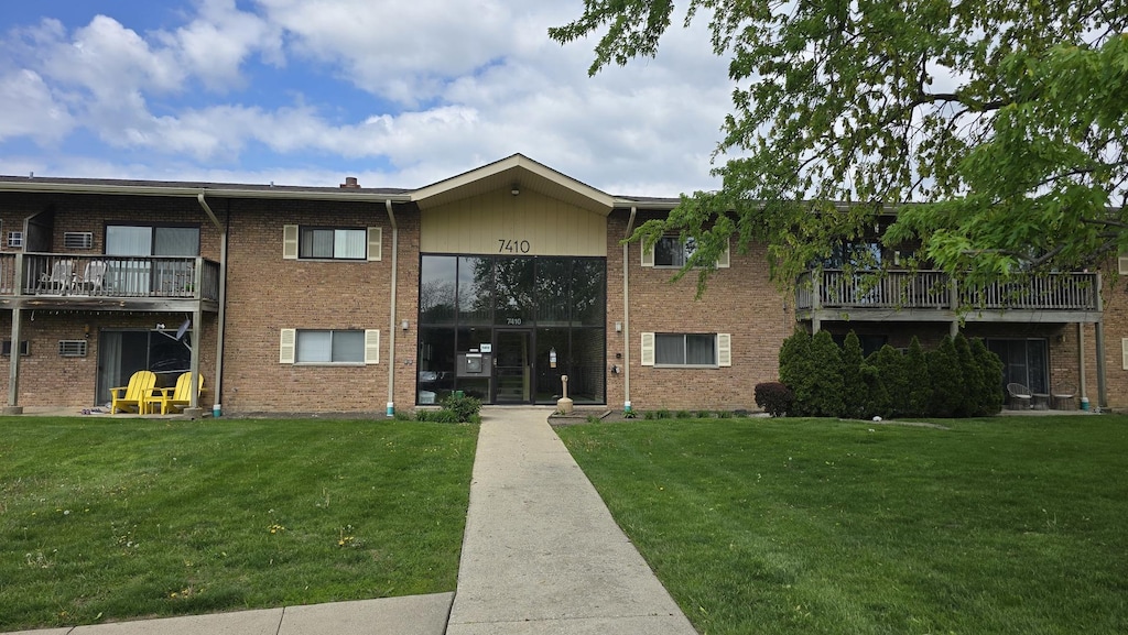 7410 Brookdale Dr Unit 214, Darien, IL 60561 - view of building exterior