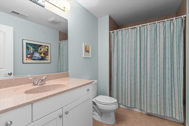 1147 Morgan St, Northbrook, IL 60062 - full bath featuring toilet, vanity, tile patterned flooring, and curtained shower