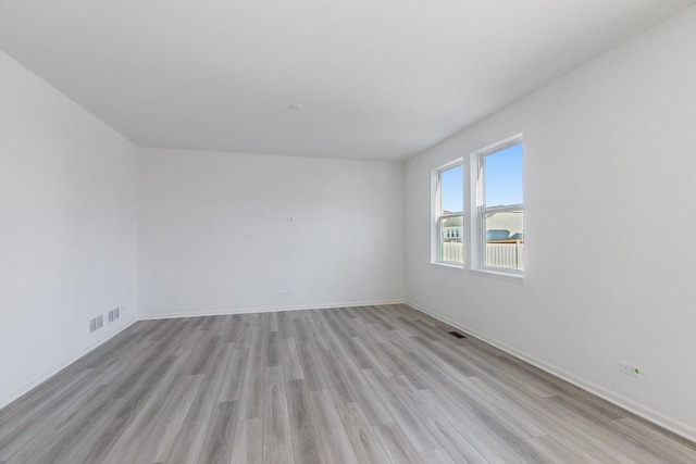 32009 Savannah Dr, Lakemoor, IL 60051 - unfurnished room with baseboards, light wood-style flooring, and visible vents