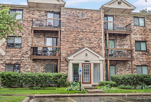 2221 W Nichols Rd Unit A, Arlington Heights, IL 60004 - view of apartment building / complex with uncovered parking