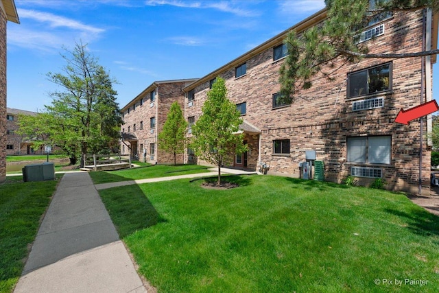 2221 W Nichols Rd Unit A, Arlington Heights, IL 60004 - view of home's community with a lawn