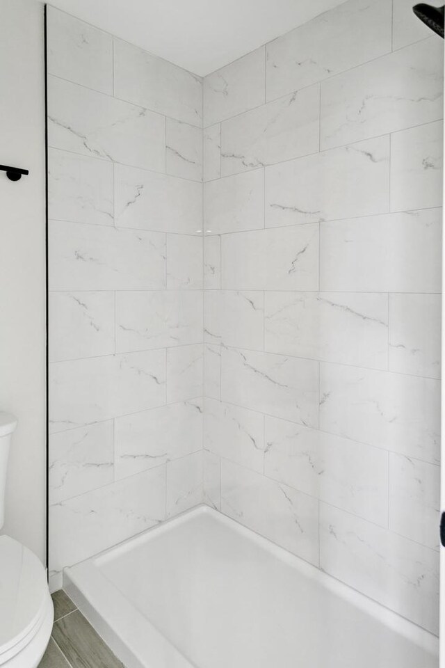 5736 Timberlane Rd, Matteson, IL 60443 - full bathroom featuring toilet and a shower