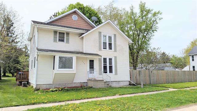 traditional-style home featuring central AC